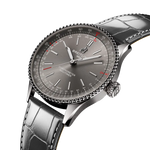 Load image into Gallery viewer, Dettaglio laterale della cassa in acciaio inossidabile lucido e corona non a vite del Navitimer 36.
