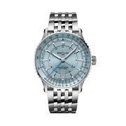 Quadrante blu con indici e lancette luminescenti del Breitling Navitimer Automatic GMT 41 A32310171C1A1 in acciaio inox.