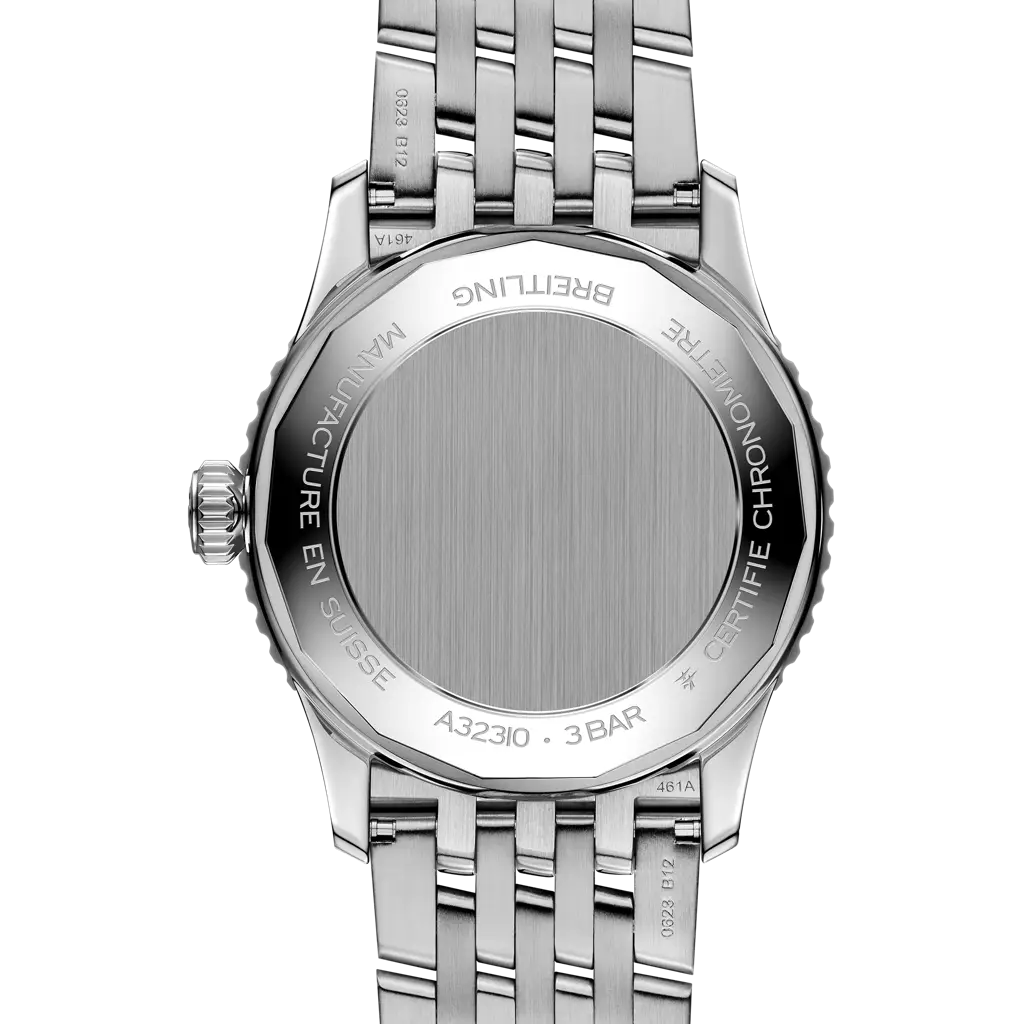 Dettaglio della corona e della lunetta bidirezionale del Breitling Navitimer Automatic GMT 41 A32310211G1A1 in acciaio inox.