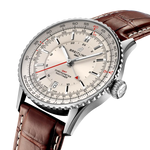 Load image into Gallery viewer, Profilo laterale della cassa rotonda in acciaio inossidabile con vetro zaffiro bombato antiriflesso del Navitimer GMT 41.
