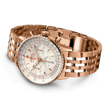 Load image into Gallery viewer, Profilo laterale della cassa in oro rosso 18 carati con vetro zaffiro bombato antiriflesso del Navitimer B01 Chronograph 41.
