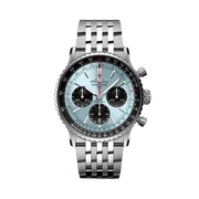 Quadrante blu con indici luminescenti e lancette a bastone del Breitling Navitimer B01 Chronograph 41 AB0139241C2A1.