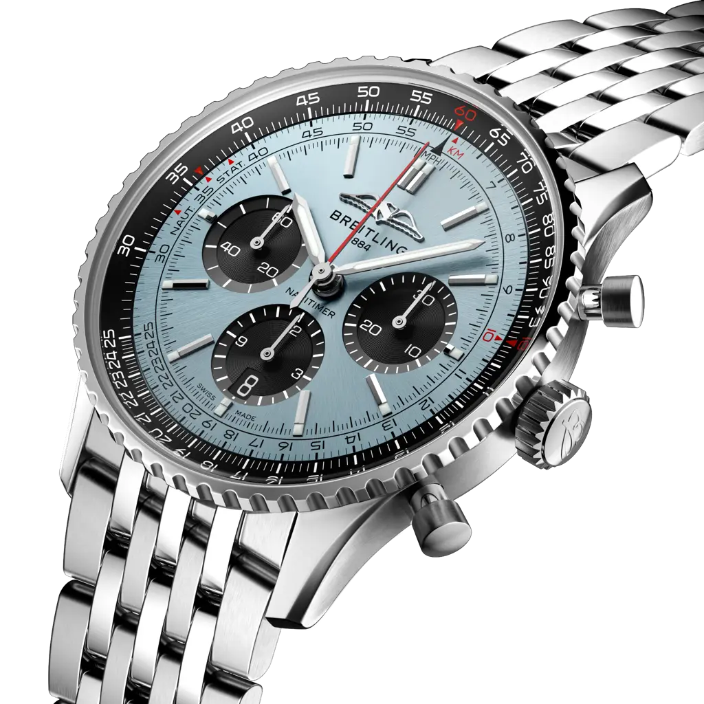 Quadrante blu con indici a bastone luminescenti e lancette del Breitling Navitimer B01 Chronograph 43 AB0138241C1A1.