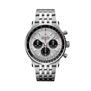 Quadrante blu con indici luminescenti e lancette a bastone del Breitling Navitimer B01 Chronograph 43 AB0138241G1A1 in acciaio inox.