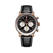 Quadrante blu con indici luminescenti e lancette a bastone del Breitling Navitimer B01 Chronograph 43 RB0138211B1P1 in oro rosso.