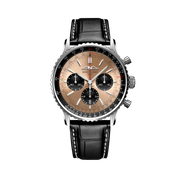 Profilo laterale della cassa rotonda in acciaio inossidabile con vetro zaffiro bombato antiriflesso del Navitimer 43.