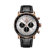 Quadrante nero con indici luminescenti e lancette a bastone del Breitling Navitimer B01 Chronograph 46 RB0137241G1P1 in oro rosso.