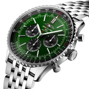 Vista laterale della cassa rotonda in acciaio inossidabile con vetro zaffiro bombato antiriflesso del Navitimer B01 Chronograph 46.