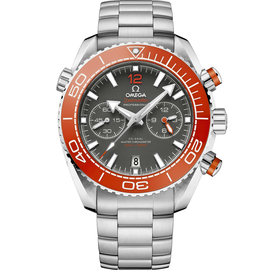 Quadrante cronografo grigio dell’Omega Seamaster Planet Ocean 600M 45,5 mm con dettagli arancioni, indici luminescenti e contatori subdiali