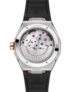 Load image into Gallery viewer, Fondello in vetro zaffiro trasparente dell’Omega Constellation con movimento automatico Co-Axial Master Chronometer calibro 8900 visibile

