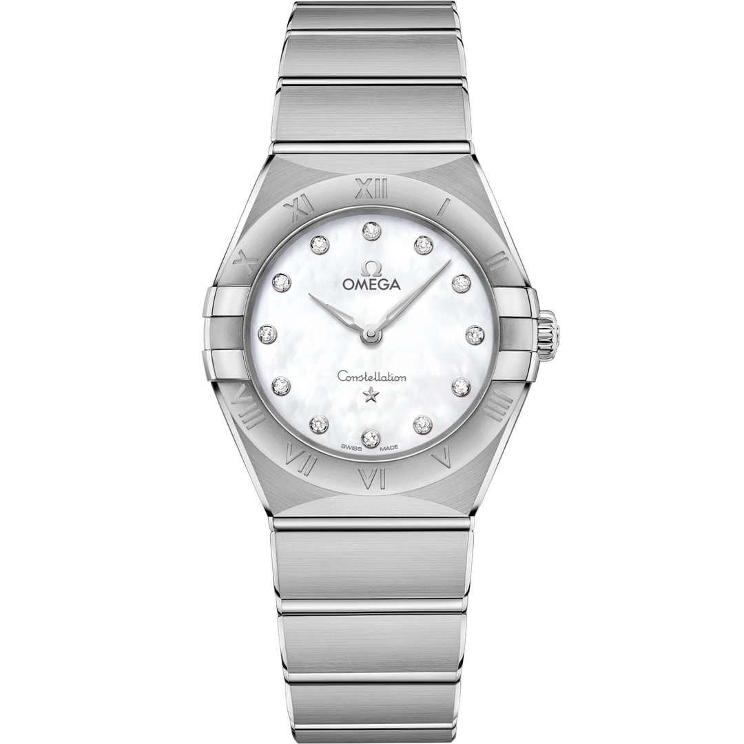 Quadrante argentato sunburst dell'Omega Constellation Quartz 28 mm con cinque stelle a ore 6, indici a bastone rodiati e lancette sfaccettate rodiate