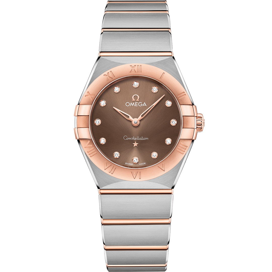 Quadrante azzurro sunburst con indici a bastone rodiati e datario a ore 6 dell’Omega Constellation Quartz 28 mm