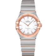 Quadrante madreperla bianco con indici a diamante e dettagli in oro Sedna™ 18K dell’Omega Constellation Quartz 28 mm