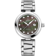 Quadrante madreperla bianca con indici diamantati e lancette in oro rosa dell’Omega De Ville Ladymatic Co-Axial 34 mm