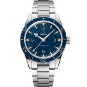 Quadrante blu sunburst dell’Omega Seamaster 300 41 mm con indici rodiati, numeri arabi con Super-LumiNova vintage e datario a ore 3