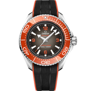 Quadrante laccato sfumato dal blu al nero dell’Omega Seamaster Planet Ocean 6000M 45,5 mm con indici e lancette in oro bianco 18K rivestiti in Super-LumiNova bianca