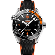 Quadrante nero lucido in ceramica dell’Omega Seamaster Planet Ocean 600M 43,5 mm con numeri arabi luminescenti e datario a ore 3