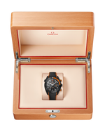 Load image into Gallery viewer, Cassa monoblocco in ceramica nera da 45,5 mm con lunetta girevole unidirezionale in ceramica nera e inserti in gomma arancione
