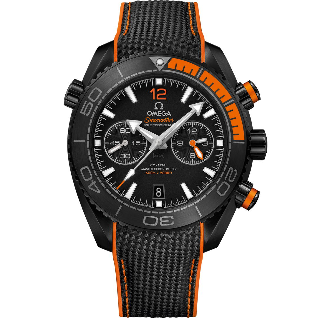 Quadrante nero opaco in ceramica dell’Omega Seamaster Planet Ocean Deep Black 45,5 mm con indici e lancette in ceramica nera e dettagli arancioni luminescenti