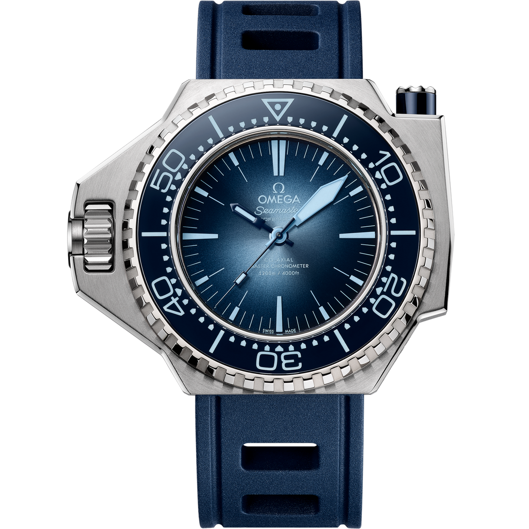 Quadrante blu 'Summer Blue' dell’Omega Seamaster Ploprof 1200M 55x45 mm con lancette e indici luminescenti bianchi, numeri arabi a ore 6, 9 e 12