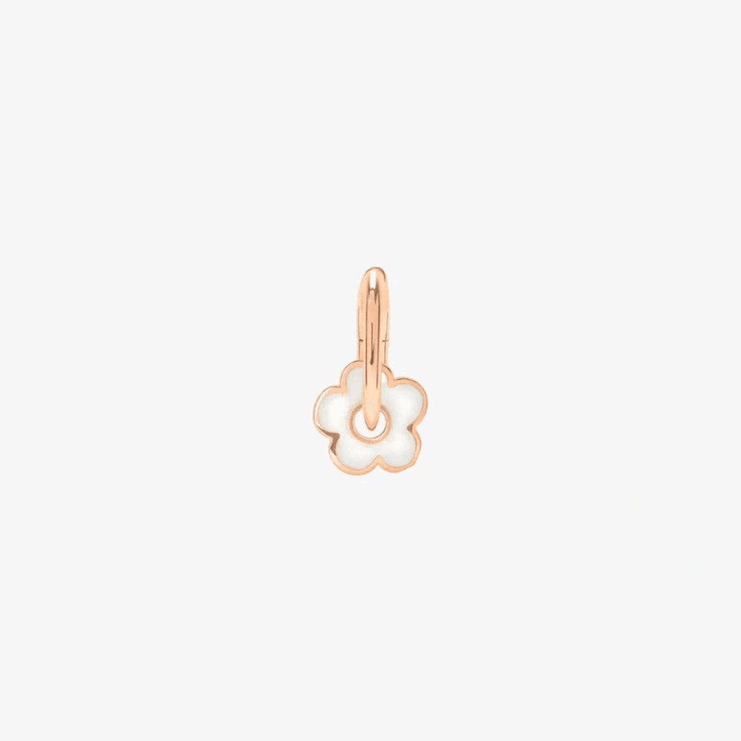 Orecchino Fiore DoDo in oro rosa 9K con smalto cattedrale effetto madreperla, design delicato e naturale.