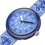 Dettaglio del cinturino tessile blu in PET riciclato con palloncini animali