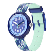 Orologio Flik Flak Braid in Blue FPNP169 con cassa blu in plastica biobased e quadrante blu con effetto intrecciato.