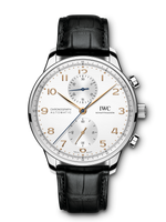 Load image into Gallery viewer, Quadrante argenté del chronograph IWC Portugieser con due totalizzatori incassati e scala graduata circolare.
