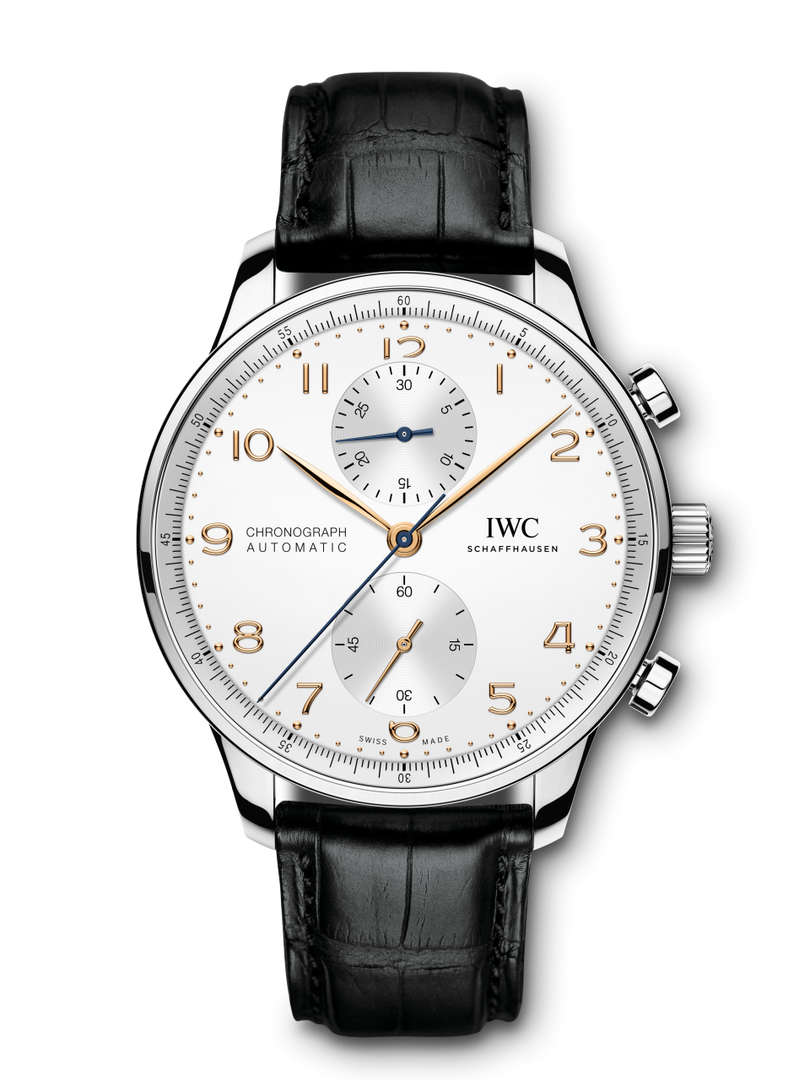 Quadrante argenté del chronograph IWC Portugieser con due totalizzatori incassati e scala graduata circolare.