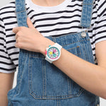 Load image into Gallery viewer, Swatch The purity of neon SB06W100 - cassa plastica bianca - cinturino silicone bianco - quadrante multicolor - polso