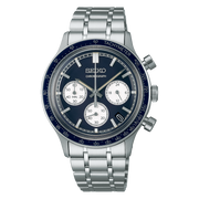 Quadrante blu sportivo del Seiko Sport Chronograph SSB477P1 con contatori bianchi del cronografo, indici e lancette argento con rivestimento Lumibrite