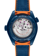 Cassa in ceramica blu da 45,5 mm con lunetta girevole unidirezionale in ceramica blu e scala subacquea Liquidmetal™, dettagli in gomma arancione