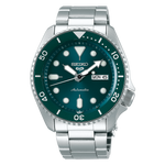 Load image into Gallery viewer, Quadrante verde sunburst del Seiko 5 Sports SRPD61K1 con indici e lancette luminescenti LumiBrite, datario e indicazione giorno a ore 3
