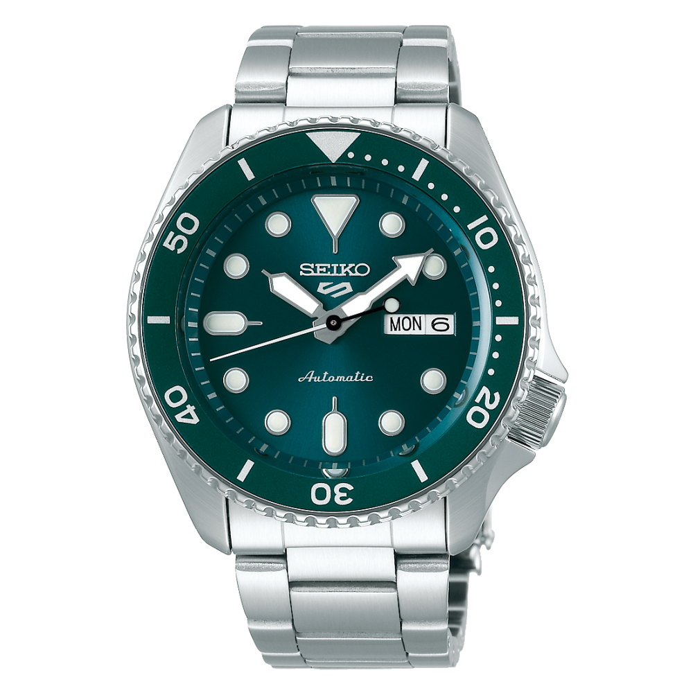 Quadrante verde sunburst del Seiko 5 Sports SRPD61K1 con indici e lancette luminescenti LumiBrite, datario e indicazione giorno a ore 3