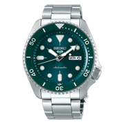 Quadrante verde sunburst del Seiko 5 Sports SRPD61K1 con indici e lancette luminescenti LumiBrite, datario e indicazione giorno a ore 3