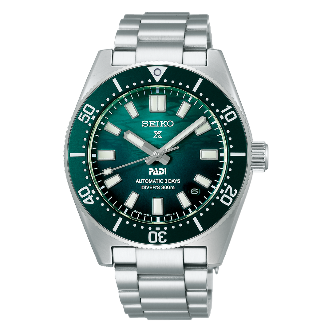 Quadrante verde smeraldo con sfumature ispirate all'oceano e indici luminescenti dell'orologio Seiko Prospex Diver's 300M Edizione Speciale PADI