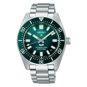 Quadrante verde smeraldo con sfumature ispirate all'oceano e indici luminescenti dell'orologio Seiko Prospex Diver's 300M Edizione Speciale PADI