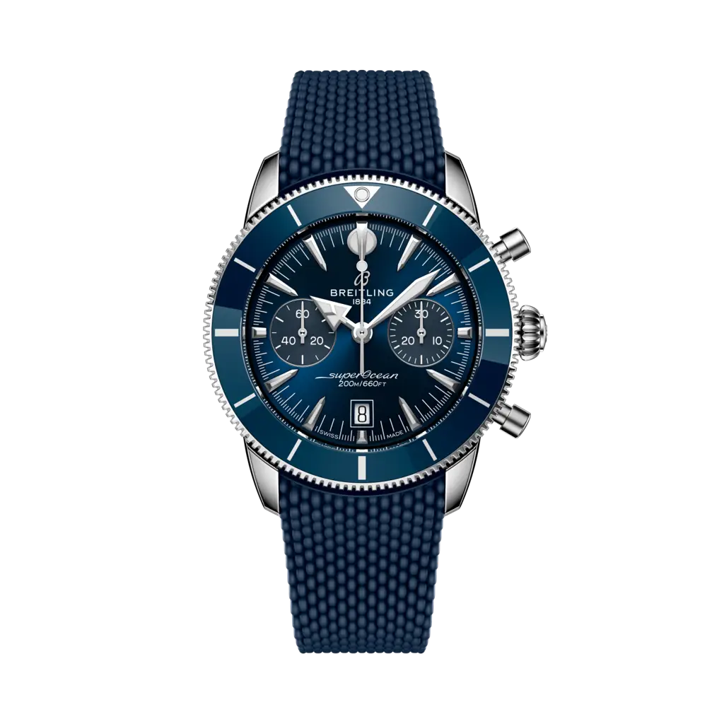 Quadrante blu sunburst con tre contatori cronografo tono su tono, lancette e indici luminescenti, datario a finestrella del Breitling Superocean Heritage B01 Chronograph 42