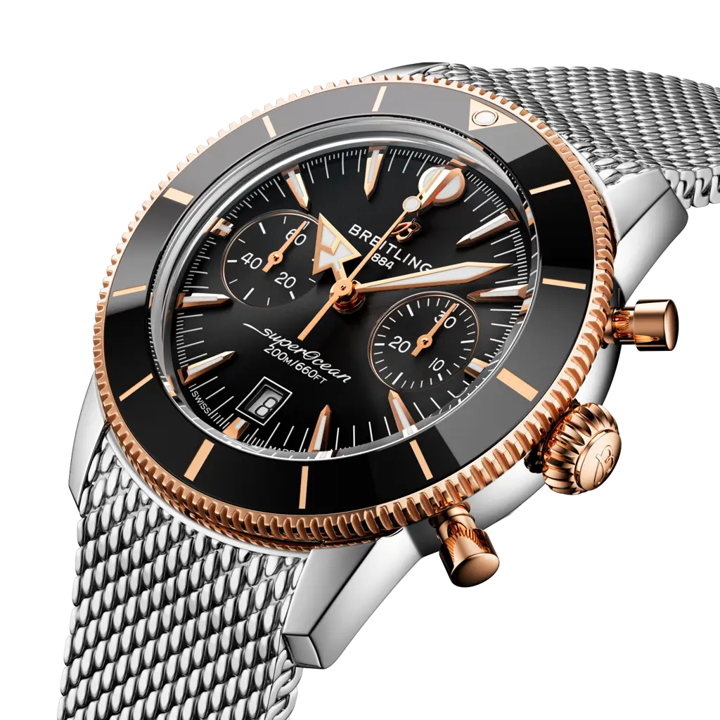 Profilo laterale della cassa rotonda in acciaio inossidabile e oro rosso 18 carati con vetro zaffiro bombato antiriflesso del Superocean Heritage B01 Chronograph 42.