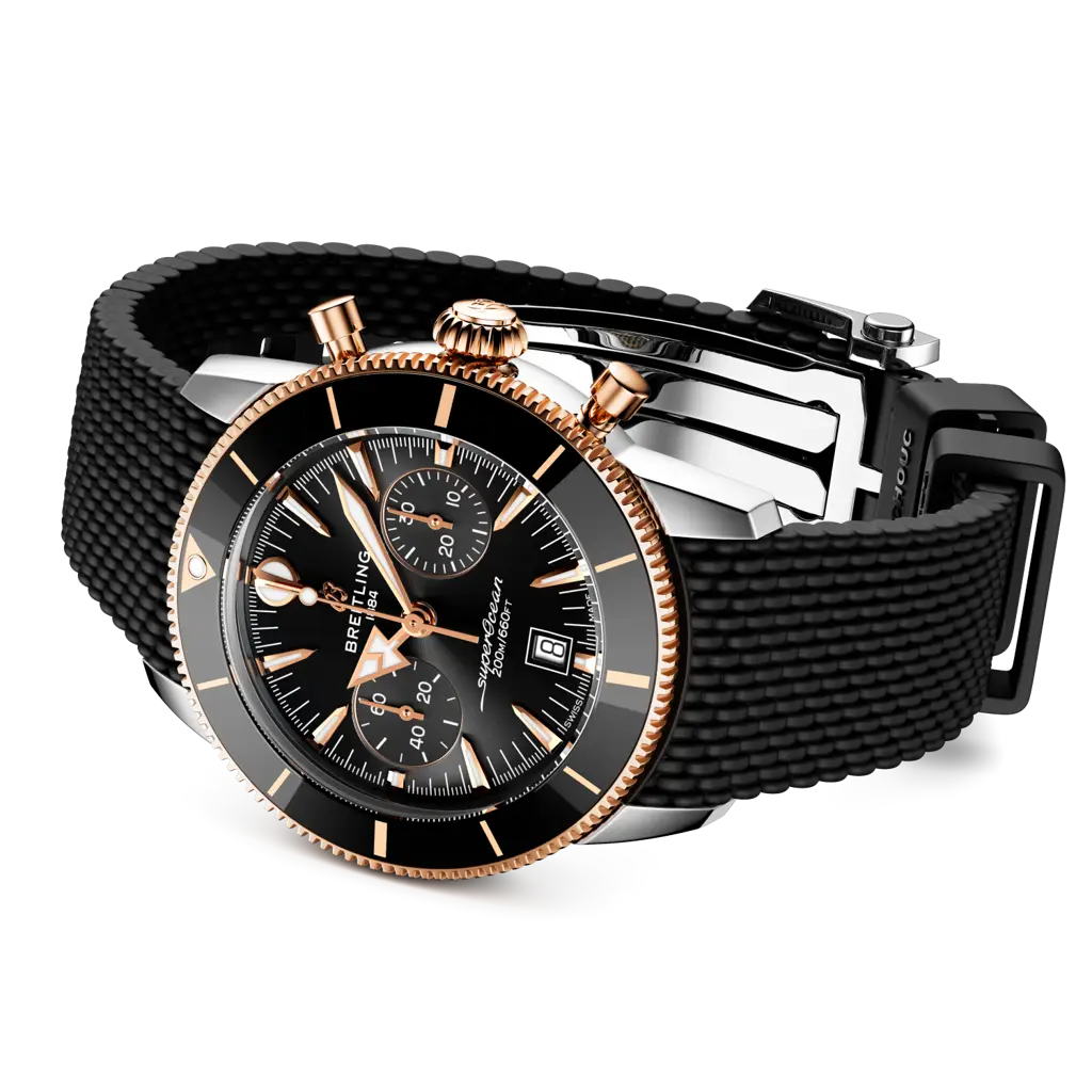 Cinturino nero in caucciù con chiusura pieghevole in acciaio inossidabile del Breitling Superocean Heritage B01 Chronograph 42 UB0156H11B1S1.