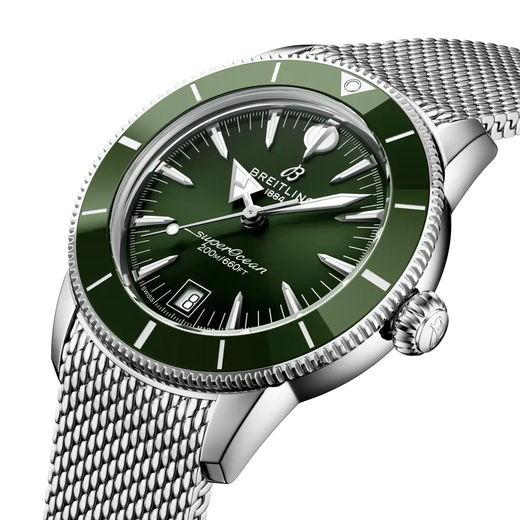Profilo laterale della cassa rotonda in acciaio inossidabile con vetro zaffiro bombato antiriflesso e lunetta unidirezionale del modello Superocean Heritage B31 Automatic 40.
