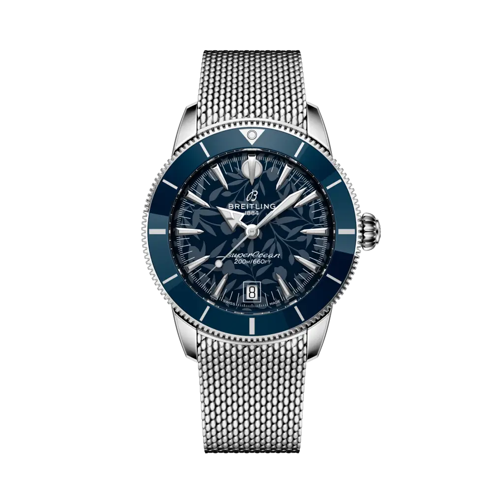 Quadrante blu con motivo tropicale e datario a finestrella del Breitling Superocean Heritage B31 Automatic 40 Kelly Slater AB31101A1C1A1.
