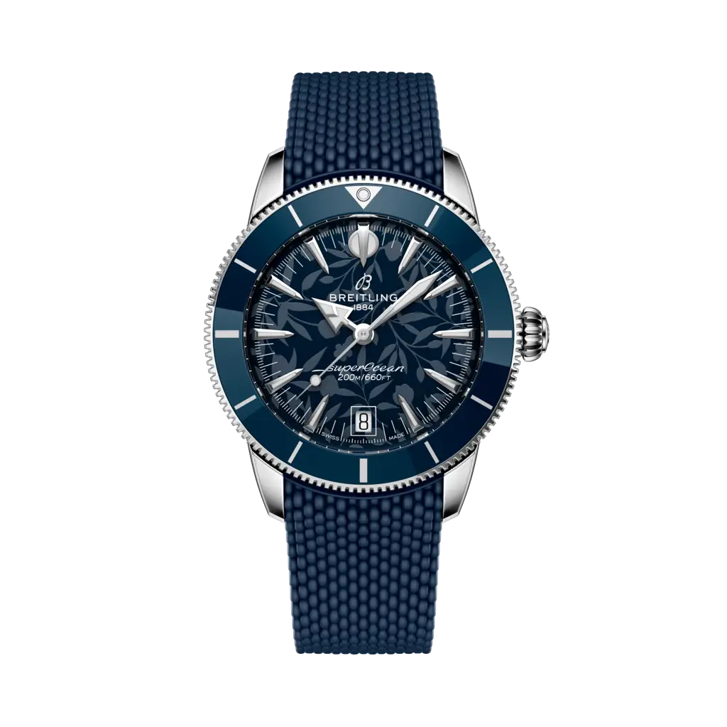 Quadrante blu con motivo tropicale e datario a finestrella del Breitling Superocean Heritage B31 Automatic 40 Kelly Slater AB31101A1C1S1.