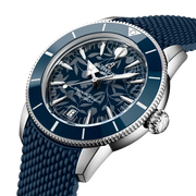 Profilo laterale della cassa in acciaio inossidabile con vetro zaffiro bombato, lunetta unidirezionale e corona a vite.