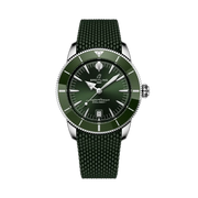 Quadrante verde con indici luminescenti e datario a finestrella del Breitling Superocean Heritage B31 Automatic 42 AB3111361L1S1.