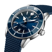 Profilo laterale della cassa rotonda in acciaio inossidabile con vetro zaffiro bombato antiriflesso e lunetta unidirezionale.