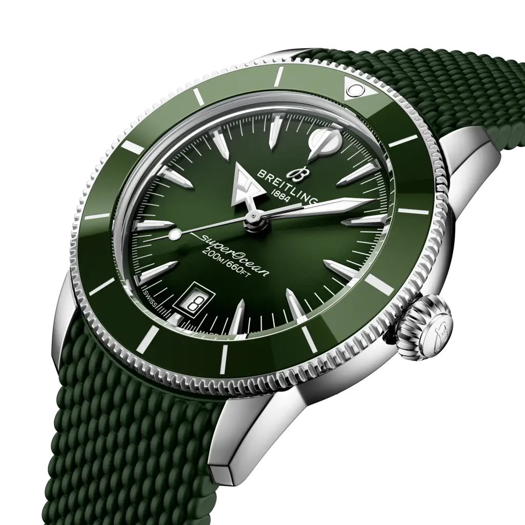 Profilo laterale della cassa rotonda in acciaio inossidabile con vetro zaffiro bombato e lunetta unidirezionale del modello Superocean Heritage B31 42.