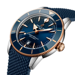 Load image into Gallery viewer, Profilo laterale della cassa rotonda in acciaio inossidabile e oro rosso 18 carati con vetro zaffiro bombato del Superocean Heritage B31 44.
