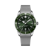 Quadrante verde con indici luminescenti e datario a finestrella del Breitling Superocean Heritage B31 Automatic 44 AB3112361L1A1.