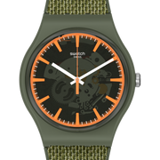 Dettaglio cinturino verde oliva in tessuto e silicone con fibbia in plastica.